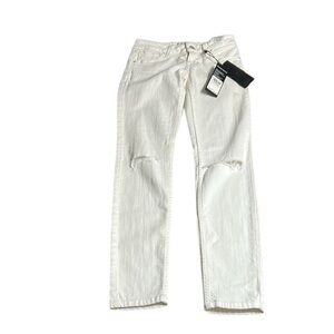 Guess White Distressed Jeans
Power skinny low NWT 23 reg ,rise 6.5”, inseam 28”